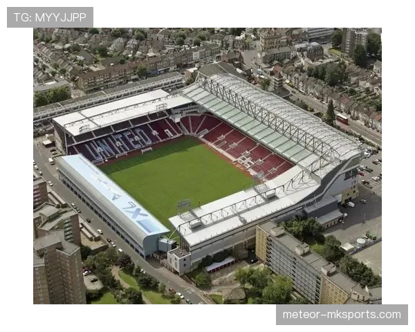 西汉姆球迷集体发声抗议，要求俱乐部倾听并保障球迷权益