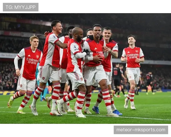 英超巅峰对决分析：两大豪门持续提升竞争力，争夺冠军之路愈发紧张