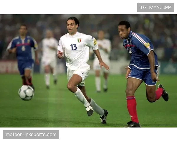 范戴克双脚能力展现稳健防守与出球表现